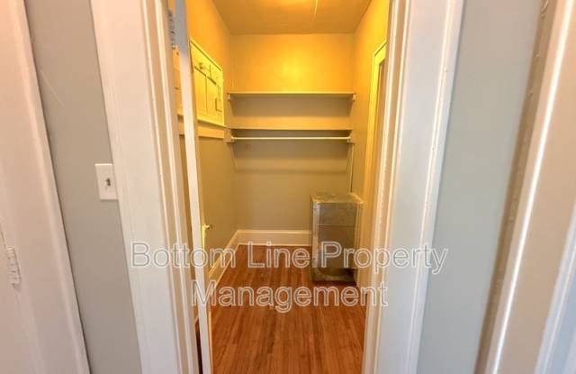 2108 E 7th St #3 Gallery 3
