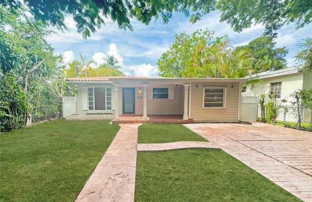5710 SW 55th St photos photos