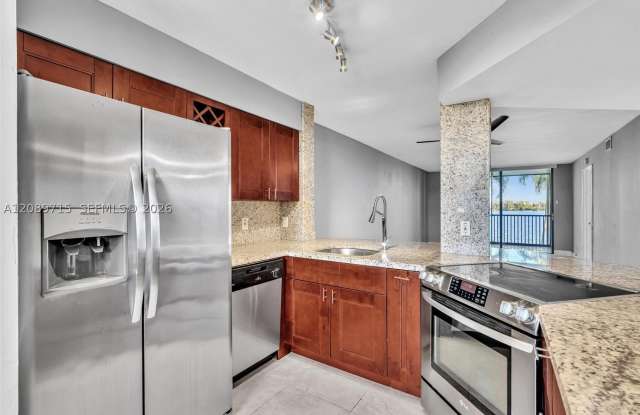 118 Lake Emerald Dr Gallery 2