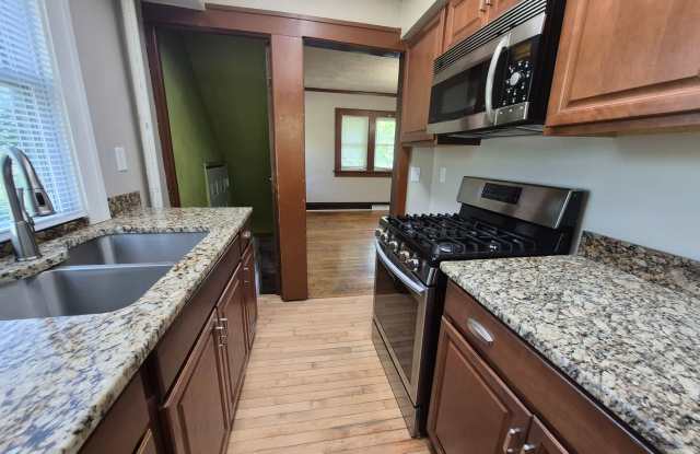 Fully fenced yard with stainless steel appliances including gas stove! Gallery 3