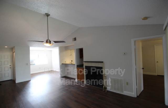 576 Breckenridge Vlg #210 Gallery 2