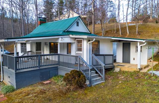 2 Bedroom 1 Bath Home on E Fork off 441 S. $1300 a month with a year-long lease photos photos 2 Bedroom 1 Bath Home on E Fork off 441 S. $1300 a month with a year-long lease photos photos