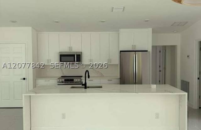 8636 100th Ct Gallery 2