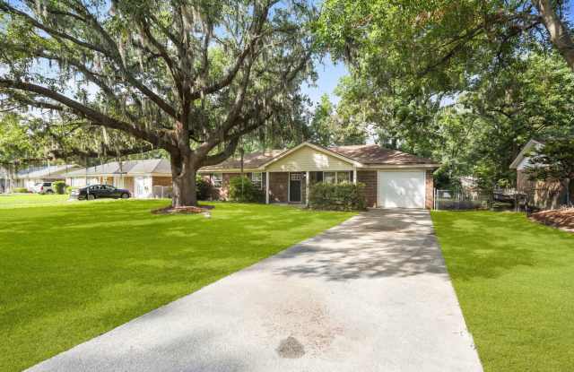 Settle Into Comfort in This Charming 3-Bedroom Home in Larchmont Estates photos photos
