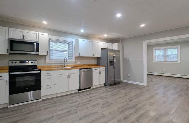 Augusta, Single Family Home, 2 Bedroom, 1 Bath - 10 Crosby Street Place, Augusta, ME 04330