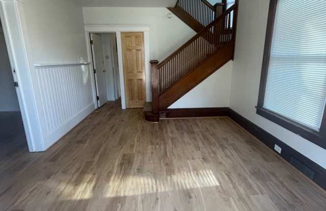 Seven Bedroom Available for Rent; 2027-2028 Term | Fits 8-9 Comfortably! Gallery 3