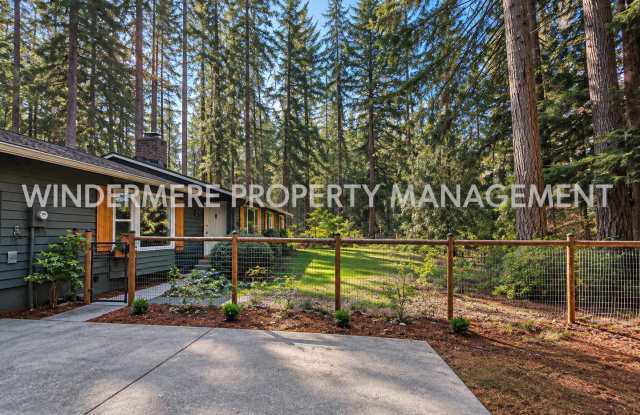 Sunny and Open Rambler in Natural Setting, Fully Fenced Large yard, Additional office space Gallery 1