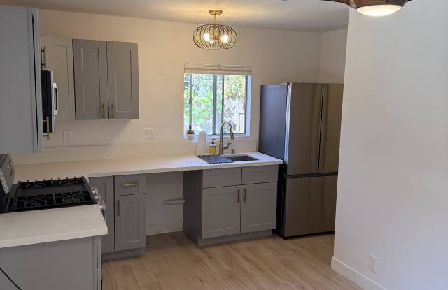353 1/2 East Mcfarlane Drive Gallery 2