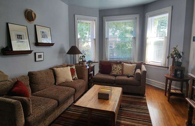 2538 W Gunnison Street Gallery 3