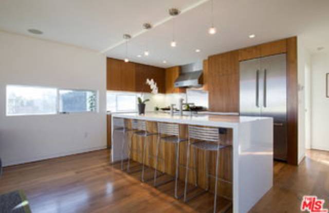 1046 6th Avenue Gallery 4