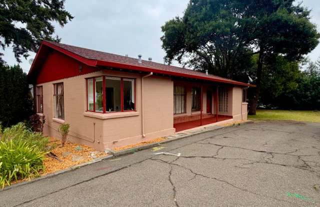 Charming Two Bedroom Duplex near Downtown Sebastopol. photos photos Charming Two Bedroom Duplex near Downtown Sebastopol. photos photos