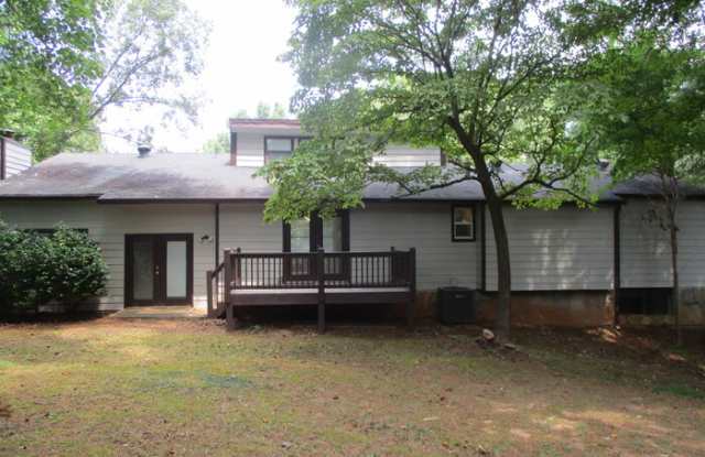 6819 Knollwood Drive Gallery 2