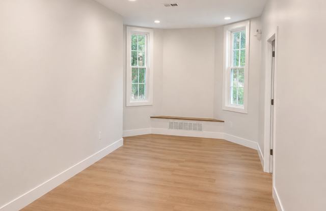 3411 Baring St Gallery 4