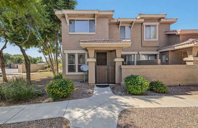 3 Bed 3 Bath Phoenix Townhome Gallery 3