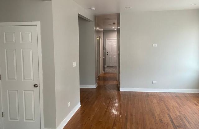 Spacious south side 3-bedroom beauty - 6402 South Eberhart Avenue, Chicago, IL 60637