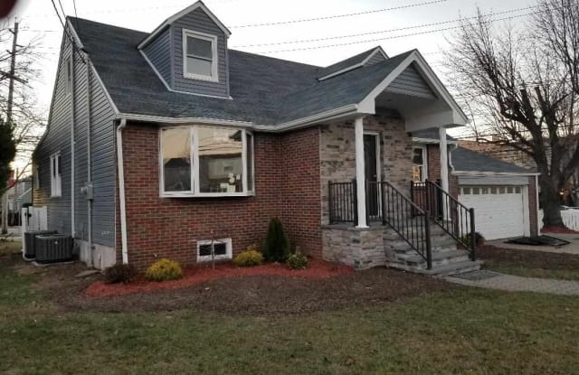 2 ARN TERRACE - 2 Arn Terrace, Secaucus, NJ 07094