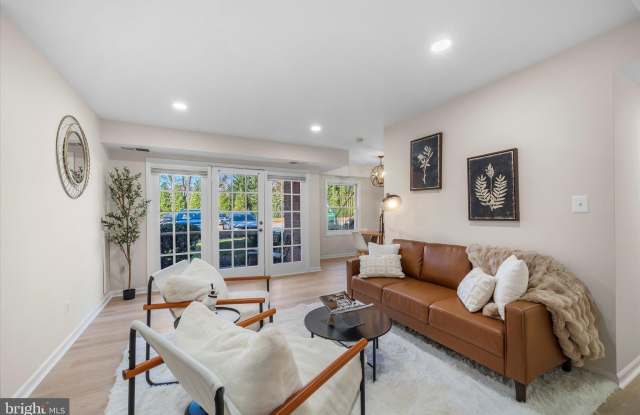 3961 LYNDHURST Drive unit: 103 photos photos