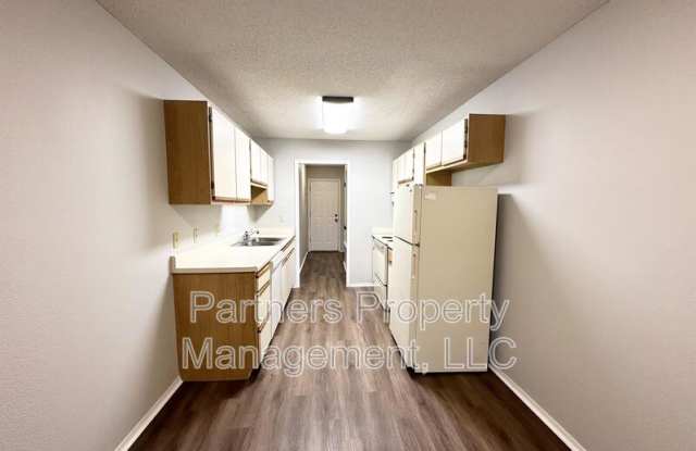 5704 Sara Street - A Gallery 3