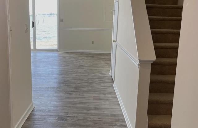 117 LYNNHAVEN COURT Gallery 2