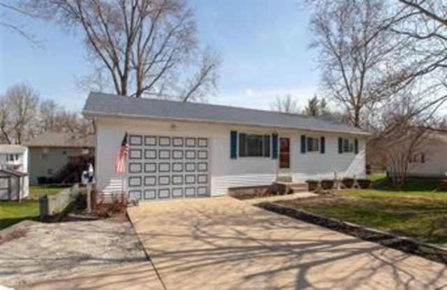 Conveniently located in the heart of Arnold! photos photos