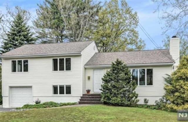 10 Greydanus Place - 10 Greydanus Place, Fair Lawn, NJ 07410