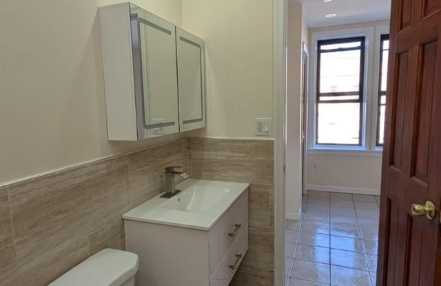 214-85 Jamaica Avenue Gallery 2