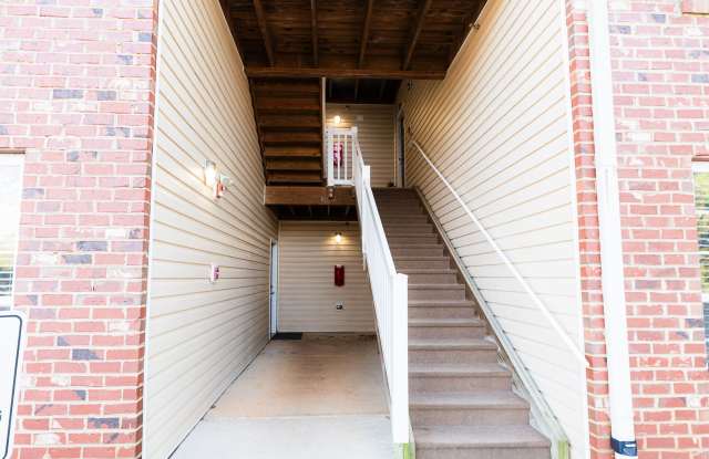 Wonderful updated 2 bedroom 2 bath condo on main level off Battleground ave in NW Greensboro Gallery 4