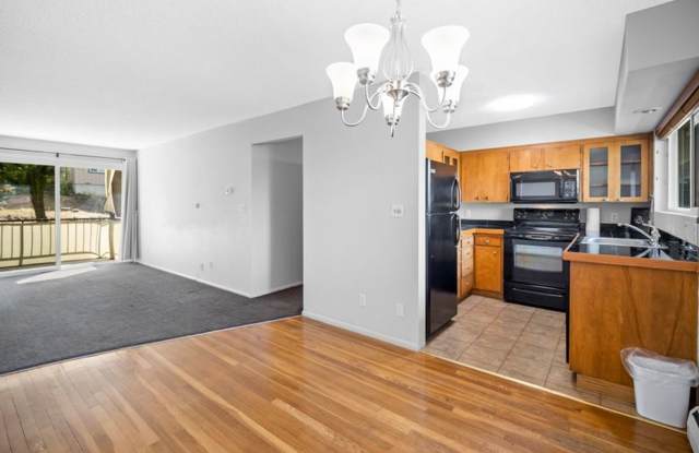 Mid-Century Modern Comfort: 1-Bedroom Condo with Balcony photos photos