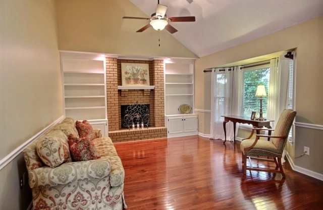 376 CHICKADEE Cv Gallery 4