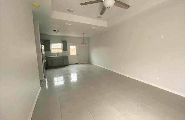 1920 Bahamas Dr Gallery 2