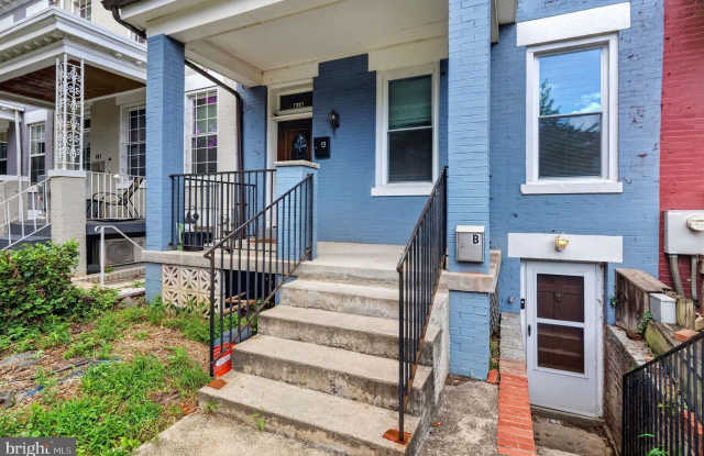 635 KENYON Street NW Gallery 3