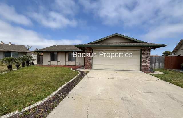 Spacious fenced yard - Three bedroom home - Larkin Circle photos photos
