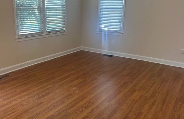Simpsonville, 3bd/1ba, 1392+sf Gallery 4