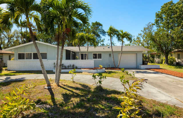 Completely Refurbished 3 Bedroom 2 bath with Florida Room Large backyard photos photos