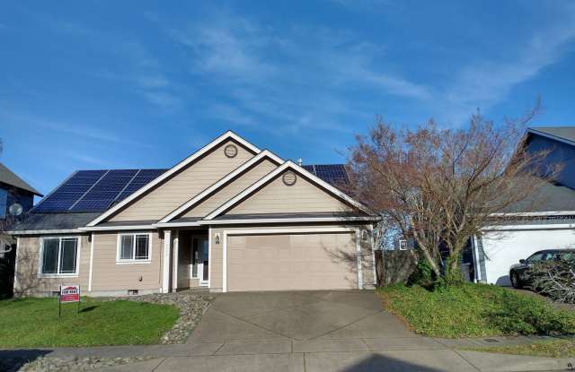 Beautiful Property is Available! - 4993 Toledo Avenue Northeast, Salem, OR 97305