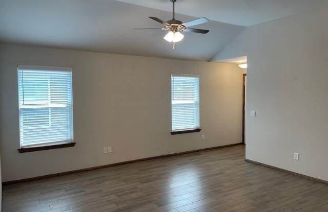 2525 North creek Lane Gallery 2