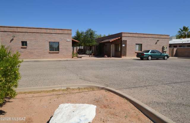 4115 E North Street unit: 3 photos photos