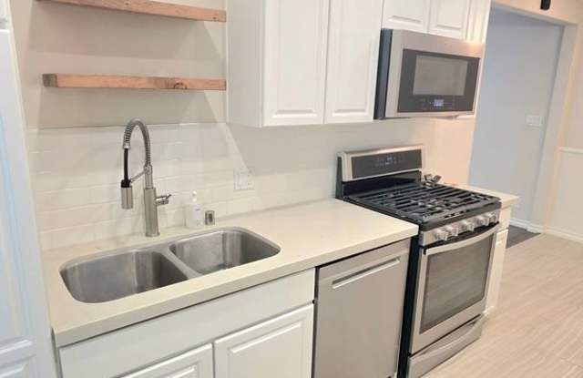 $2,000 OFF 1ST MONTHS RENT***PET FRIENDLY GORGEOUS 2 BEDROOM | 1 BATH WITH COURTYARD, GARAGE, CENTRAL AIR*** - 1140 Harper Avenue, Redondo Beach, CA 90278