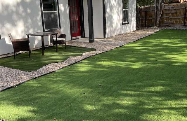 515 Sabine Street - 515 Sabine Street, Lockhart, TX 78644