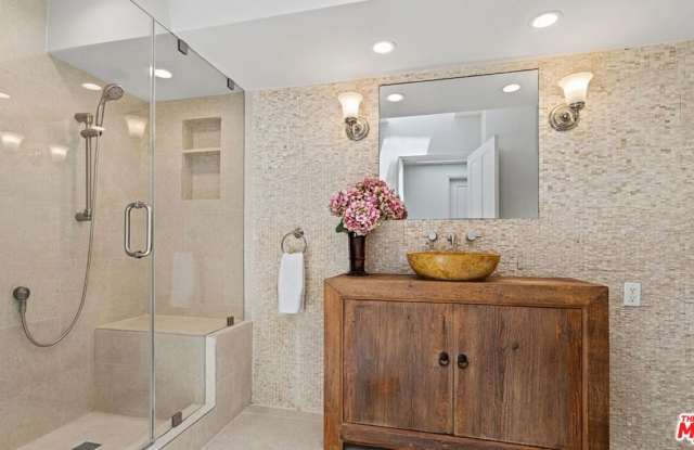 3933 Mandeville Canyon Road photos photos