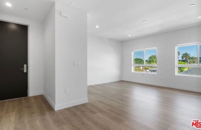 2336 Westwood Blvd Gallery 2