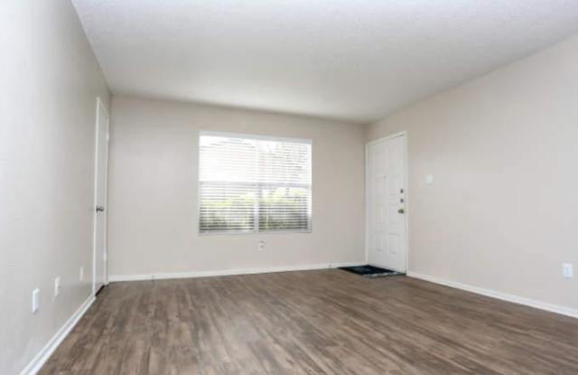 1565 I-35, #610 photos photos