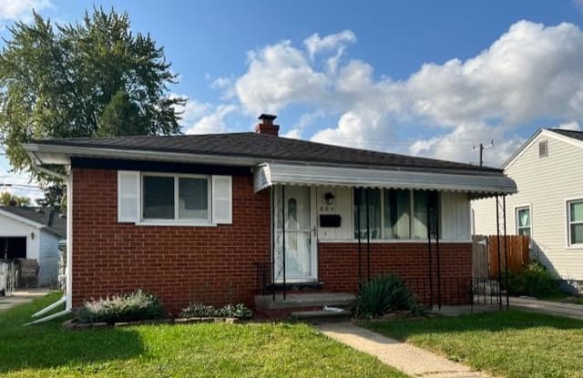 684 E Mapledale Ave - 684 East Mapledale Avenue, Hazel Park, MI 48030
