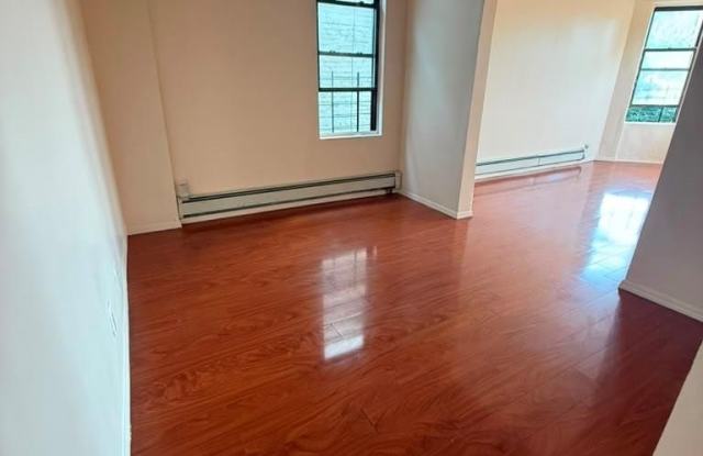 2138 Gleason Avenue Gallery 2