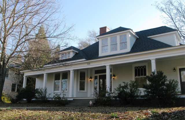 785 Boulevard - 4 photos photos