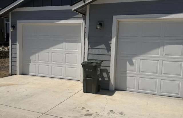 2766 Thrush St. Gallery 2