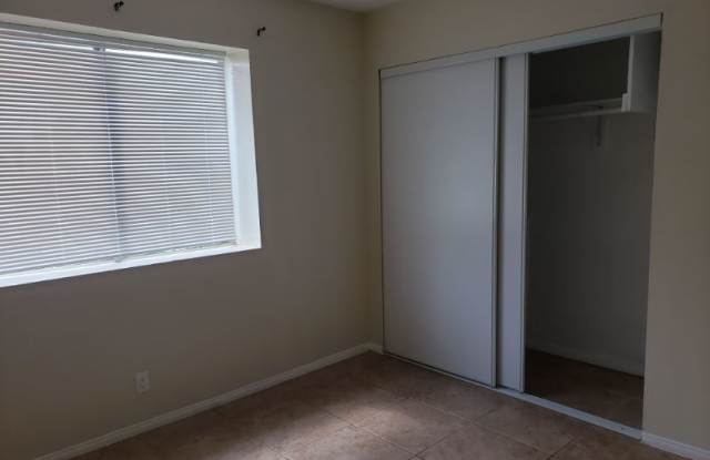 16386 Smoke Tree St Gallery 4