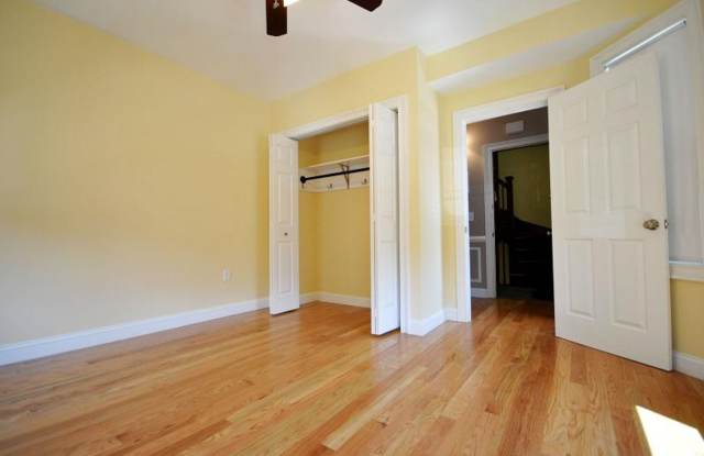 Oak Sq. Brighton 3-bed with Parking Gallery 4
