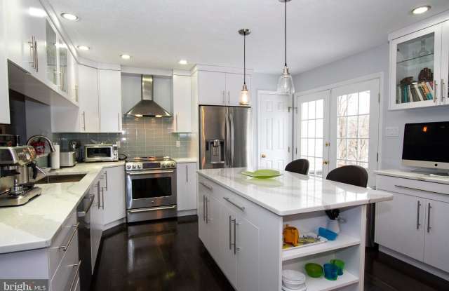 2755 QUARRY HEIGHTS WAY Gallery 2