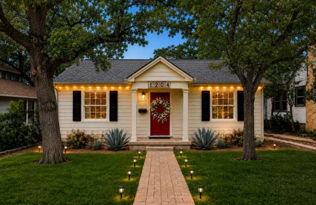 1204 W 22 1/2 St - Fully remodeled 1 story West Campus house with large yard photos photos